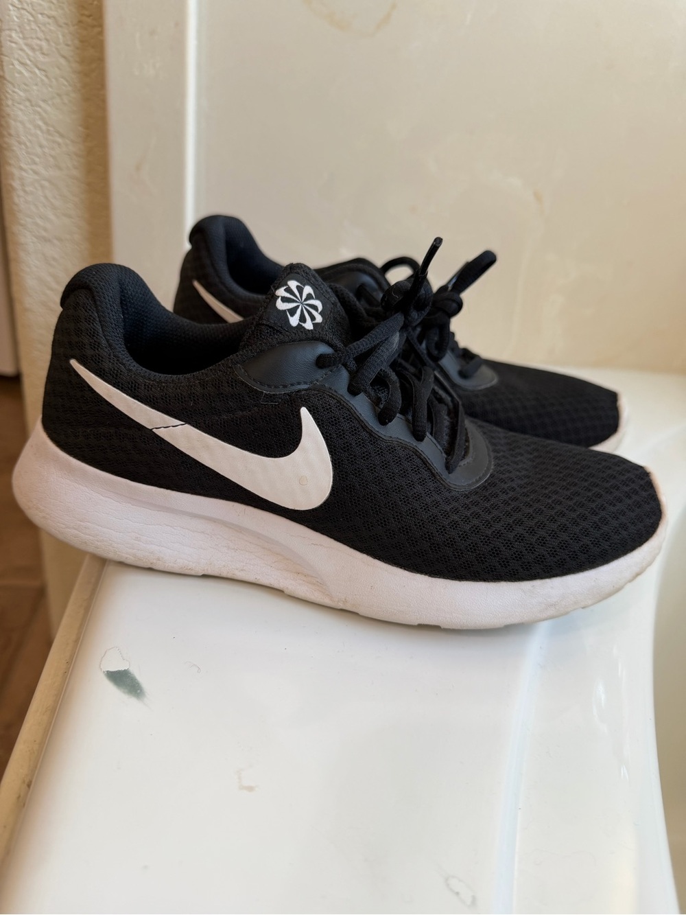 Nike Women’s Black White Running Sneakers – Mesh – Athletic Shoes